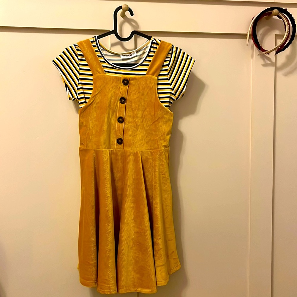 Girls Beauties two-piece velvet dress set, size 12